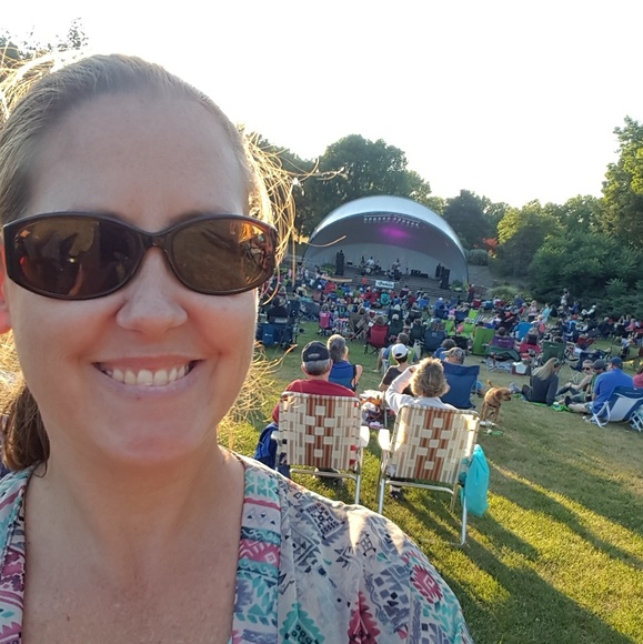 Meet your Posher, Jennifer - Picture 1 of 1